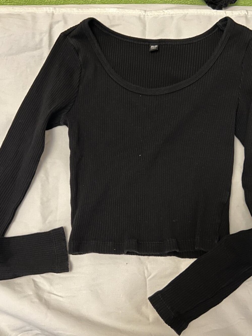 Uniqlo Ribbed Long Sleeve Crop Tee in Black - Picture 7 of 8